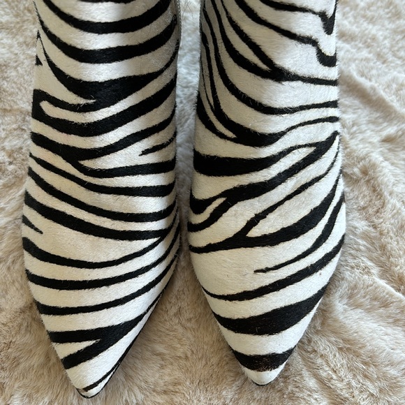 Marc Fisher zebra printed booties, size 5 🦓 - Picture 3 of 10